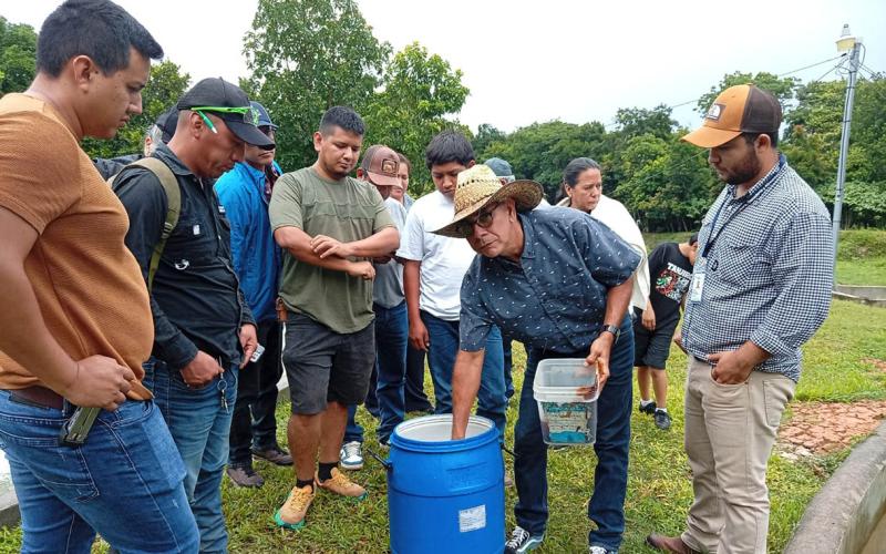 Productores acuícolas fortalecen conocimientos de la producción tilapia