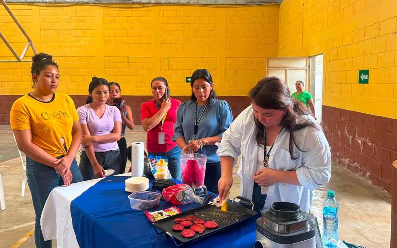 Fortalecen conocimientos sobre alimentación para prevenir la desnutrición
