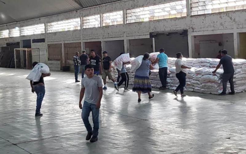Más de 20 mil familias recibirán alimentos por su participación en proyectos comunitarios