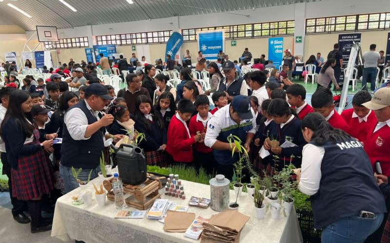 Acercamos servicios y orientación agrícola a familias de San Antonio Sacatepéquez