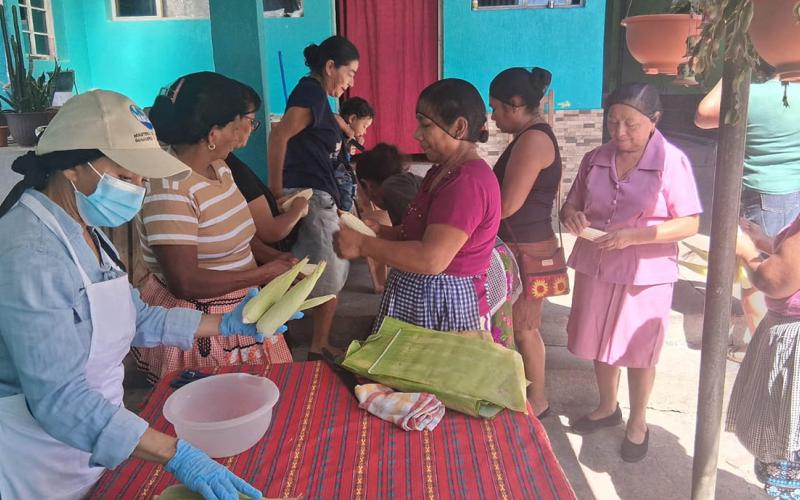 Familias de Amatitlán capacitadas en el aprovechamiento del maíz