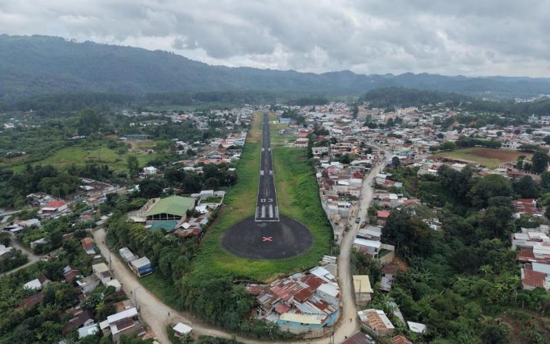 Buscan fortalecer la seguridad y los servicios del Aeródromo de Cobán