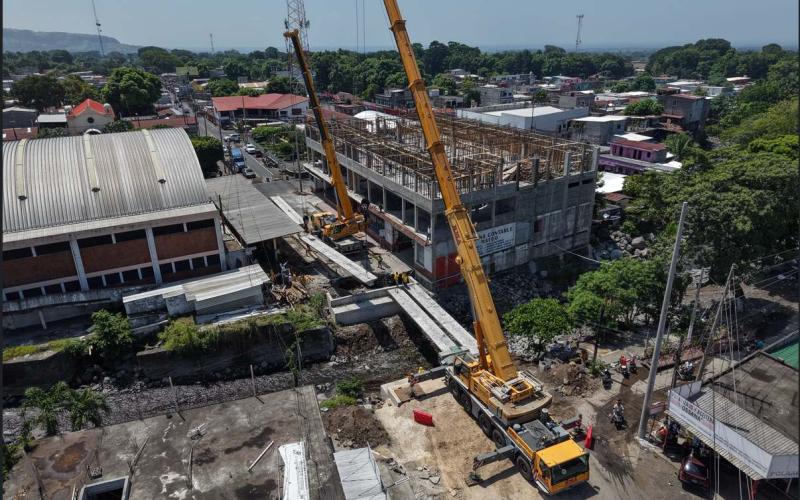 Puente sobre el río Mazate avanza en su rehabilitación