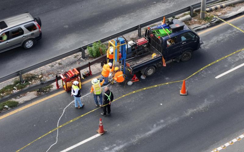 Realizan estudios técnicos preventivos en puente Enrique Tejada Wyld