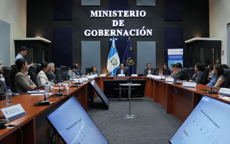 Diferentes sectores participaN en la construcción de la Estrategia Nacional de Datos Abiertos.