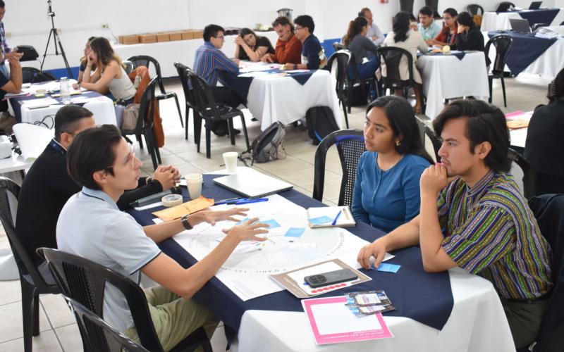 Juventudes del departamento de Guatemala participaron en el diálogo sobre la Guatemala del futuro.