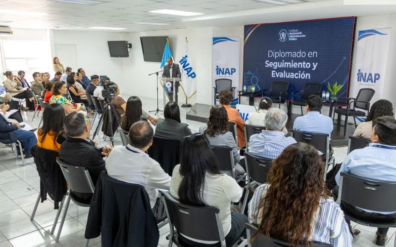 En el acto inaugural del diplomado se desarrolló un foro sobre seguimiento y evaluación.