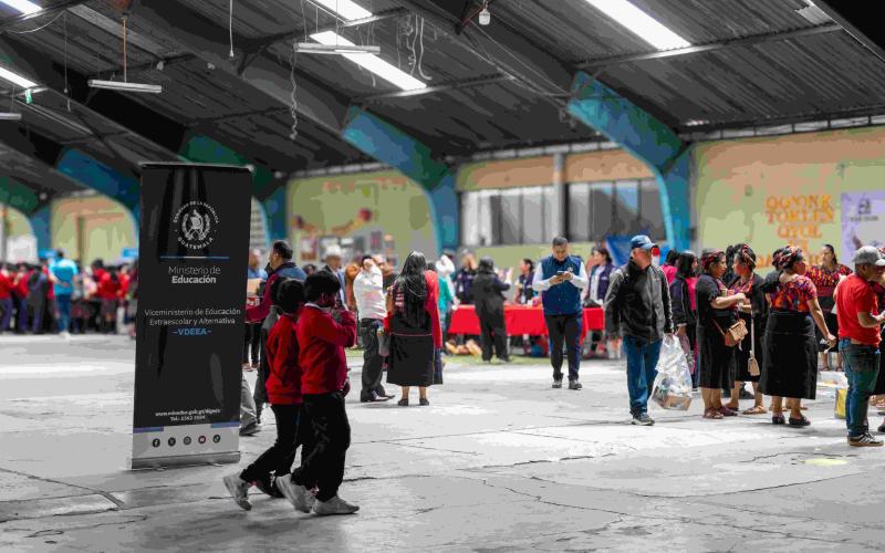 Mineduc promueve programas de  educación extraescolar en Festival Cultural en Quetzaltenango 