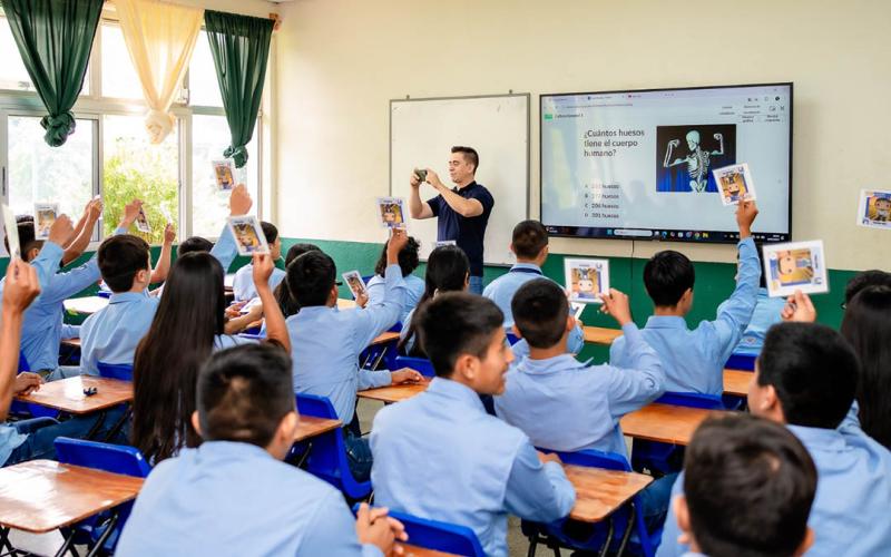 Docente de la EFA comparte en seminario internacional su experiencia con el Agrometaverso
