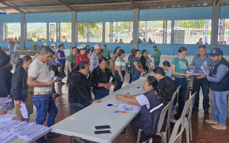 Entregan más de siete mil raciones de alimentos a familias que participan en APA