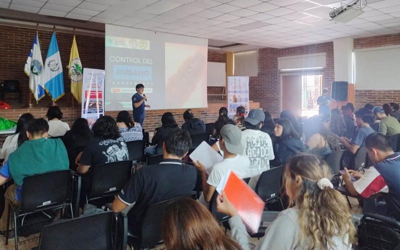 Estudiantes de Veterinaria se preparan para detectar y prevenir el Gusano Barrenador