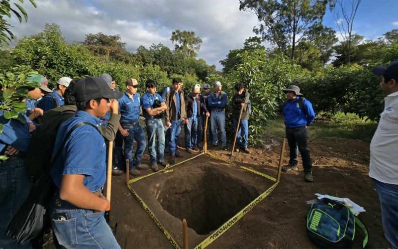 Prácticas en muestreo de suelos fortalece capacidades técnicas de estudiantes de la ENCA  Escuela Nacional Central de Agricultura (ENCA), en Villa Nuev