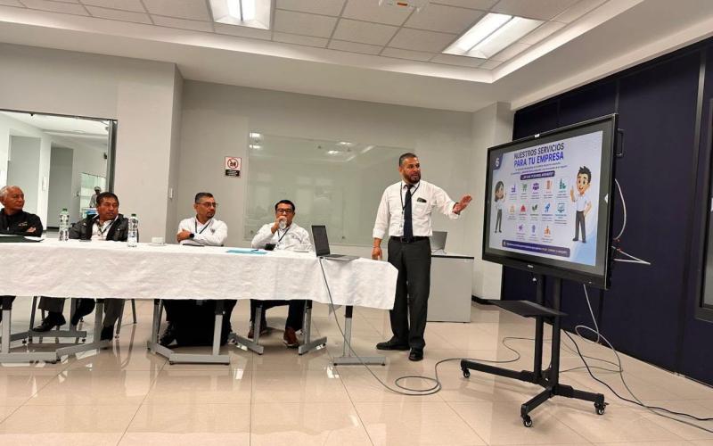 Mintrab realiza Foro Empresarial en Totonicapán