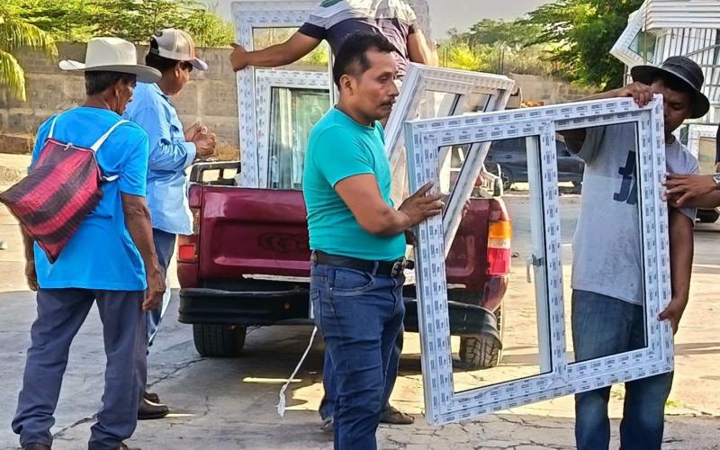 Familias de Jocotán reciben materiales para construir un hogar digno