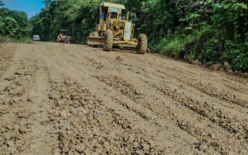 Mejoran camino para beneficio de más de 239 mil personas en la Zona Reina
