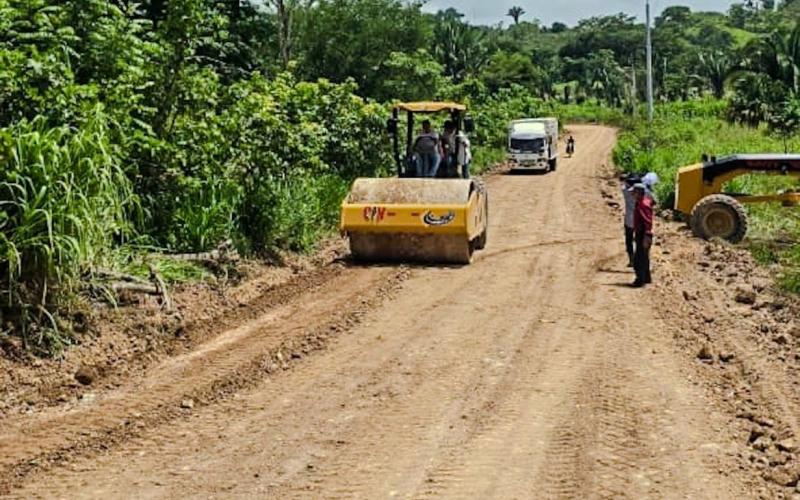 Mejoran caminos rurales en Petén
