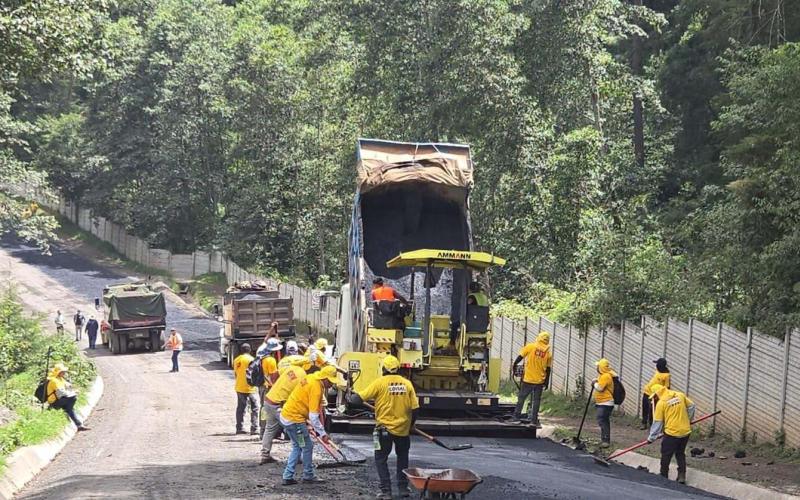 Continúa el mejoramiento de la carretera entre Chichavac y Paquip