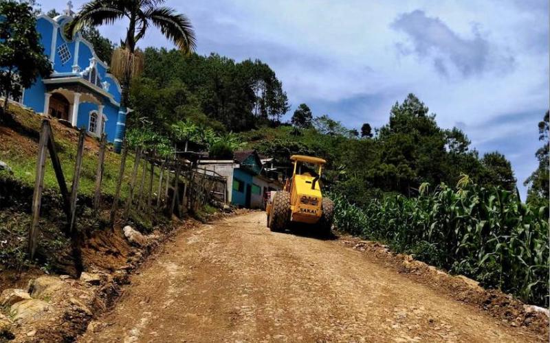 Inician trabajos de mantenimiento vial entre Sehol y Secocpur en Alta Verapaz