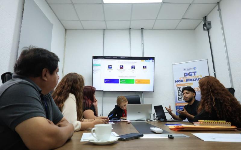 Transportistas de Villa Nueva conocen plataforma para agilizar trámites
