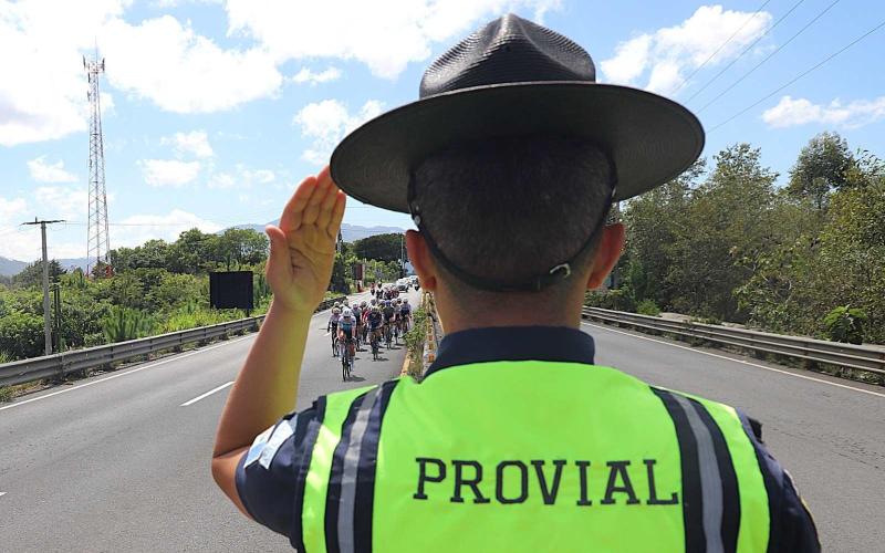 Brigadas resguardan a ciclistas en la Vuelta Femenina a Guatemala