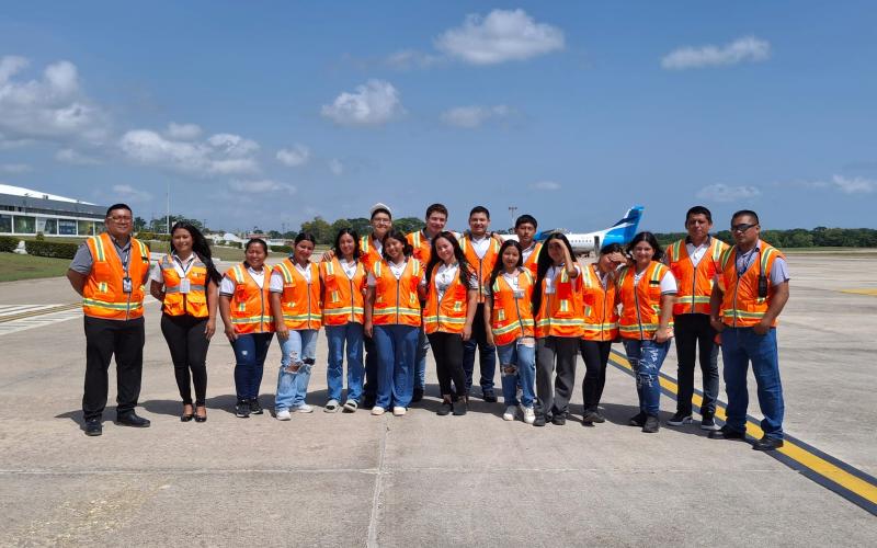 Aeropuerto Mundo Maya inspira a la juventud a soñar con un futuro en las alturas