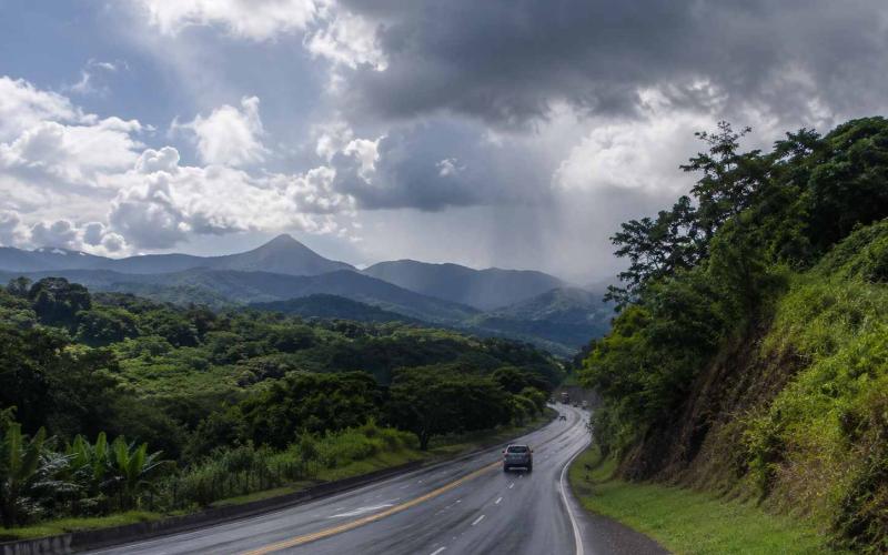 Lluvias dispersas y actividad eléctrica se esperan este fin de semana