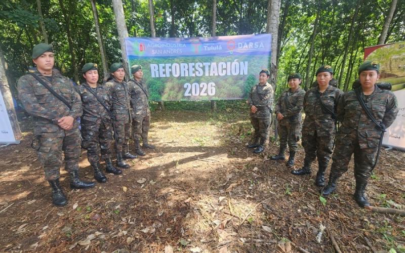 Cuarta Brigada impulsa jornadas de reforestación con la siembra de 7,000 árboles en Suchitepéquez y Retalhuleu