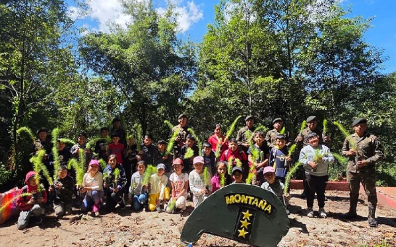 Ejército de Guatemala promueve la protección de los bosques con jornada de reforestación en San Marcos