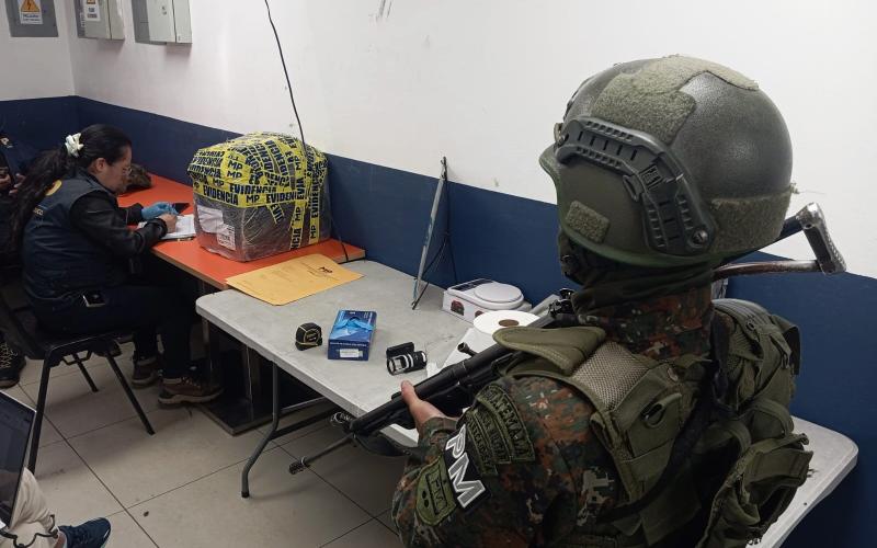 Ejército de Guatemala localiza presunta marihuana durante inspección en puesto de control interinstitucional