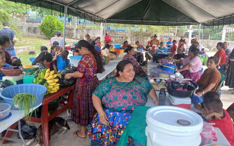 Feria del Agricultor abre espacios de comercialización para productores de Sayaxché