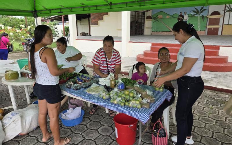 Feria del Agricultor en Izabal promueve productos frescos y formación sobre bienestar animal