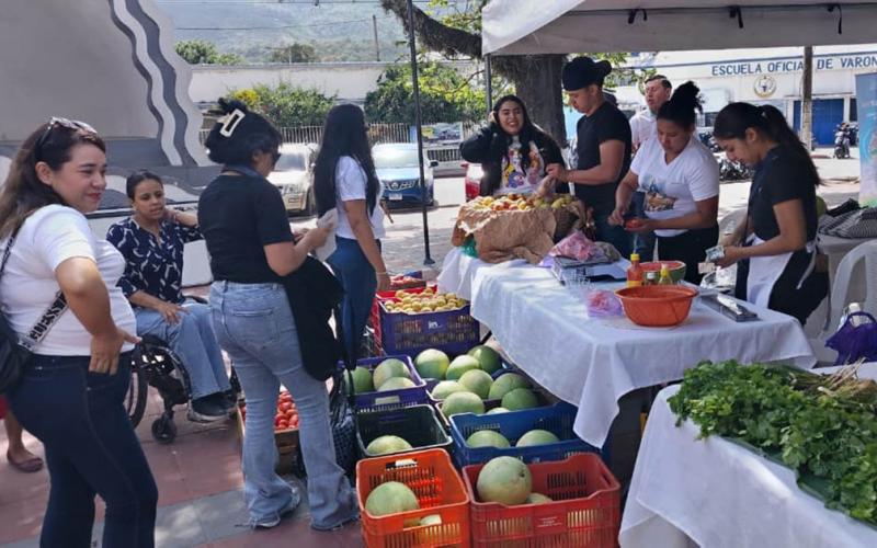 Feria del Agricultor en Jalapa impulsó el comercio local y precios accesibles