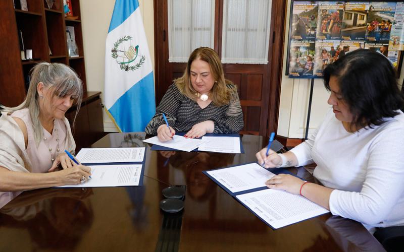 Firma de alianza fortalece estrategias para prevenir la violencia y proteger a la niñez