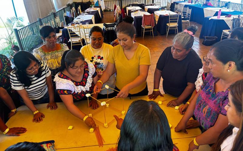 Mujeres productoras de Sololá mejoran visión empresarial
