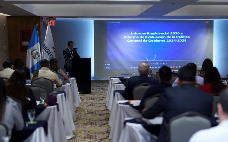Durante el taller con enlaces institucionales, se presentaron los dos instrumentos que contribuirán a elaborar los informes. 