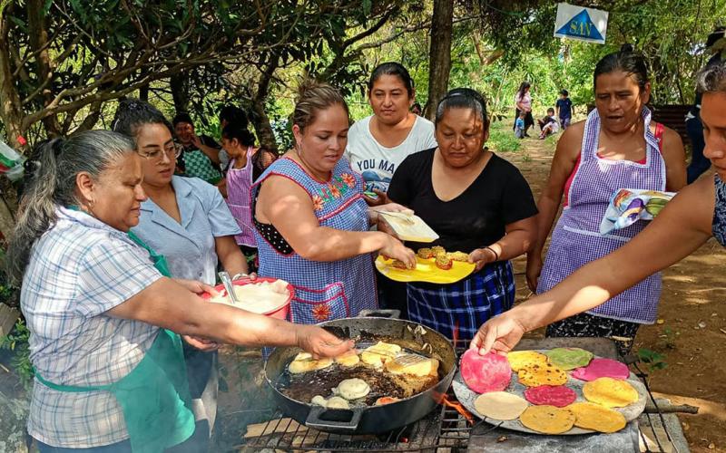 En Villa Canales y Chuarrancho impulsan aprendizaje gastronómico y agrícola relacionado al maíz