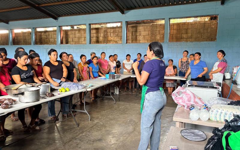 Impulsan el emprendimiento y la economía familiar de mujeres en Chiquimula