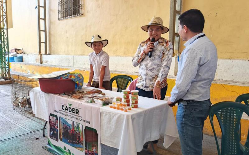 Jóvenes de Huehuetenango impulsan proyectos productivos y liderazgo comercial en feria agrícola