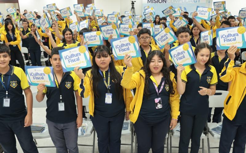 Más de 3 mil jóvenes aprendieron y cumplieron la Misión Transparencia GT