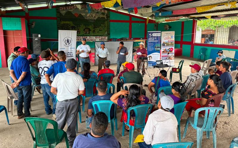 Productores de Champerico reciben insumos para prevenir el Gusano Barrenador