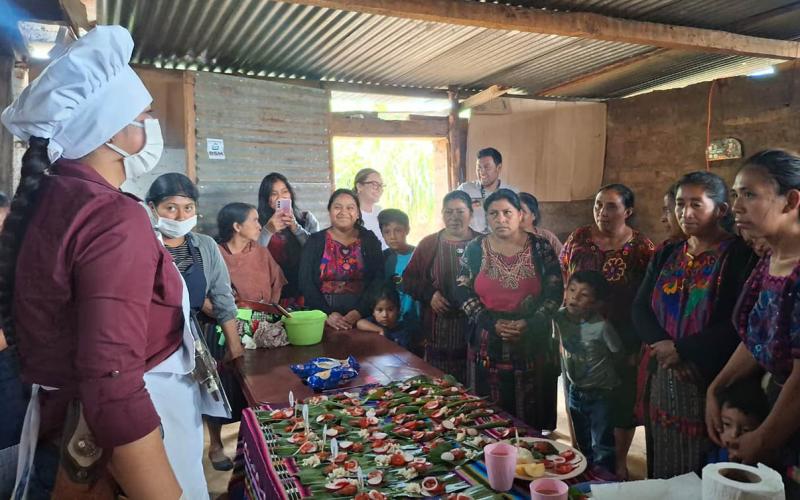 Promueven el establecimiento de huertos y recetas nutritivas en Quiché