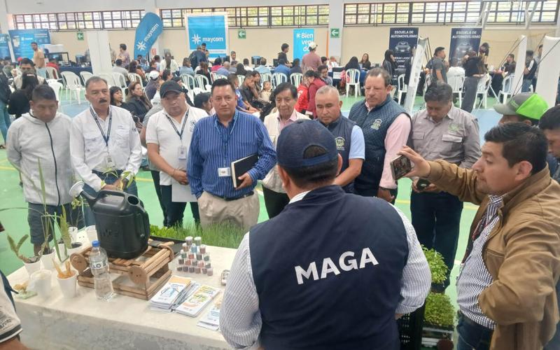 Promueven servicios y educación agrícola para familias de San Antonio Sacatepéquez