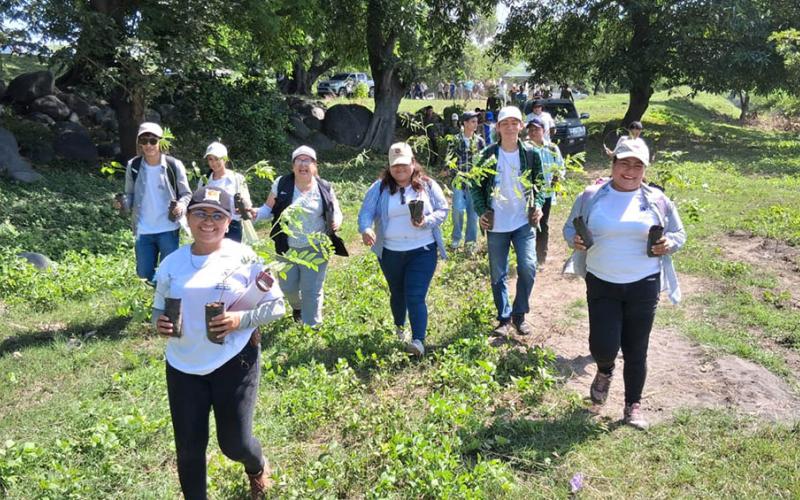Servidores cívicos lideran acciones de conservación ambiental en la cuenca baja del río Achiguate
