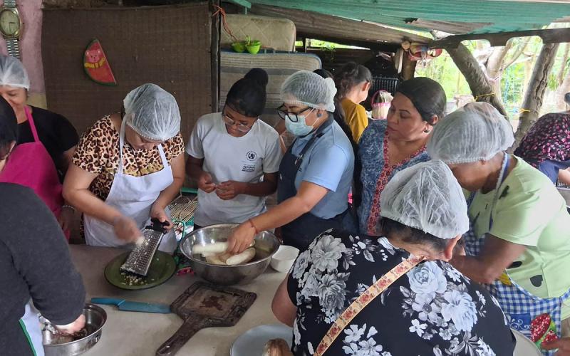 Transformación de yuca impulsa la nutrición y el emprendimiento en la comunidad Las Canoas