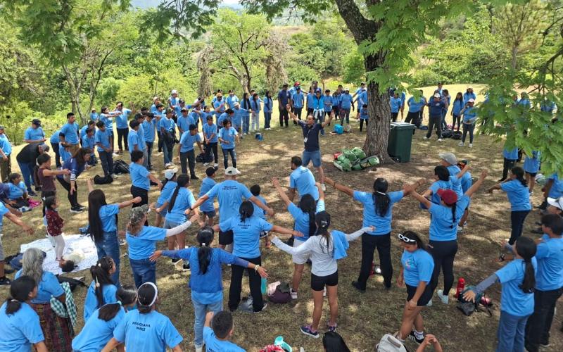 Senderismo Activo del MCD reúne a jóvenes en una jornada de aventura y naturaleza. 