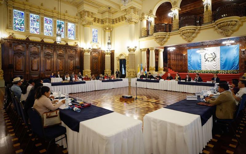 Cardenal Pietro Parolin y Autoridades Indígenas Ancestrales se reúnen
