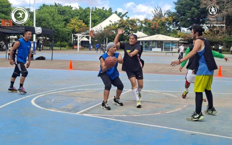 La cancha de Campo Marte reúne a equipos en jornada de baloncesto 3x3