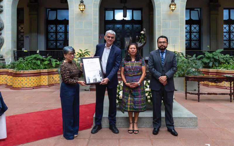 Confederación Sindical de Trabajadores y Trabajadoras de las Américas (CSA) es distinguida con el Cambio de la Rosa de la Paz por su trayectoria. 
