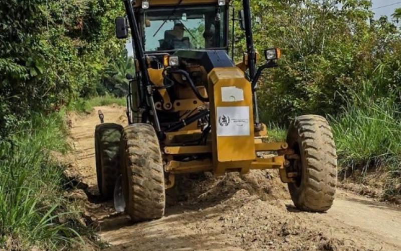 Caminos mejora conectividad entre comunidades de Las Cruces, Petén