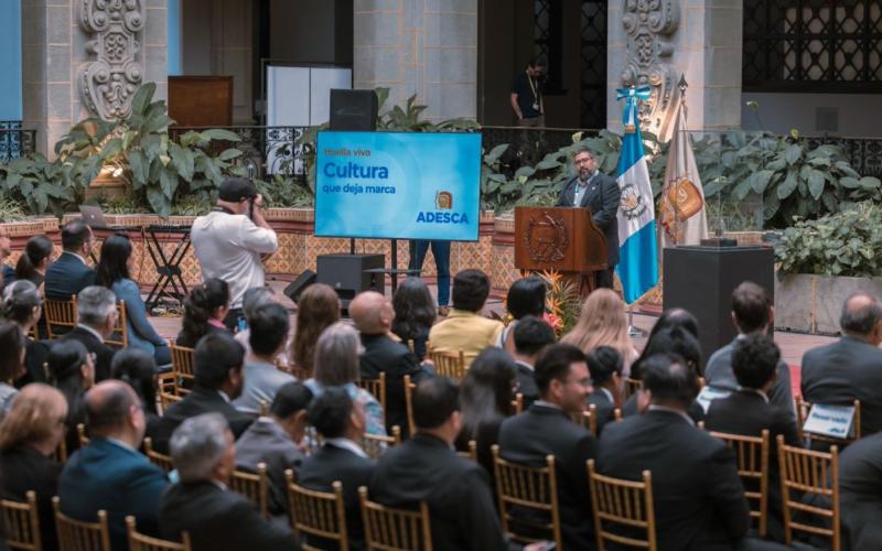 En un esfuerzo por promover la transparencia y celebrar el impacto del arte en la sociedad, el Aporte para la Descentralización Cultural (ADESCA) presentó oficialmente su Memoria de Labores correspondiente al año 2025, este 14 de agosto en el Patio de la Vida del Palacio Nacional de la Cultura.